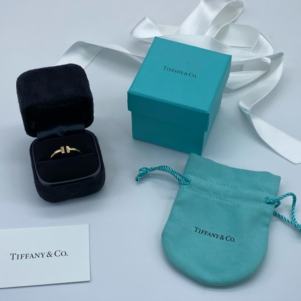 Tiffany T Wire Ring in 18k Gold - Picture 11 of 12